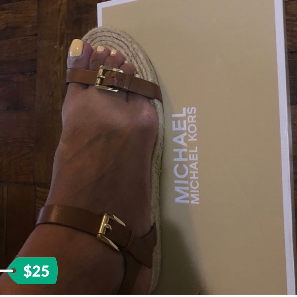 Flats sandals